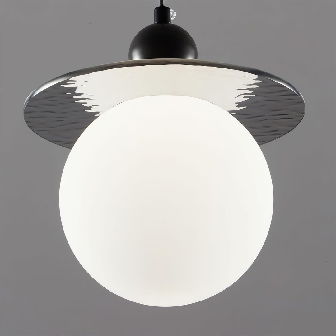 Lámpara colgante moderna de techo negro con pantalla redonda de cristal opalino