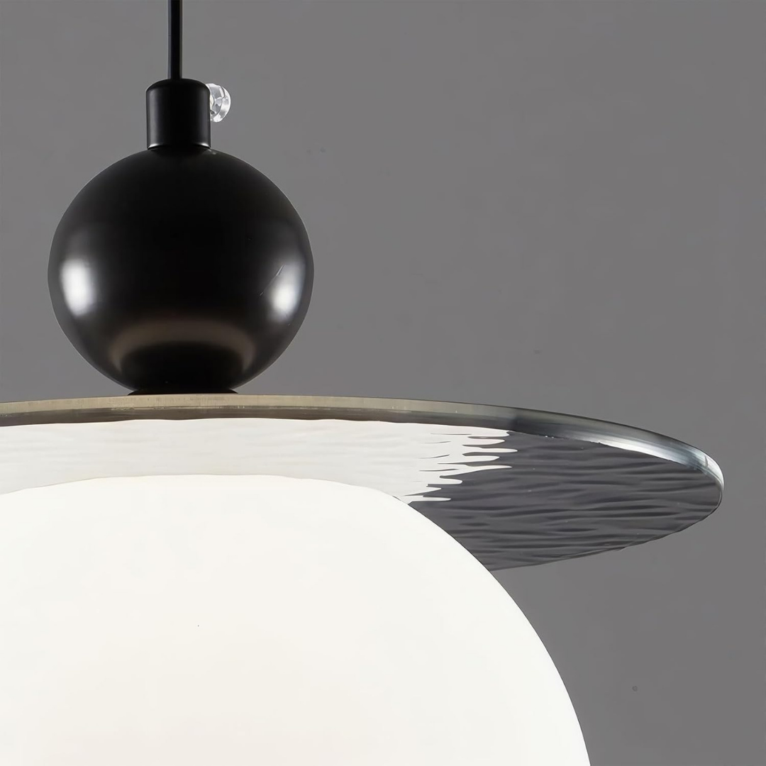 Lámpara colgante moderna de techo negro con pantalla redonda de cristal opalino